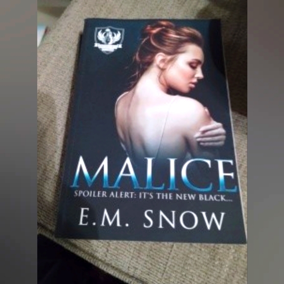 📘E.M Snow: Malice: A Dark High School Romance (Angelview Academy) - Picture 1 of 1